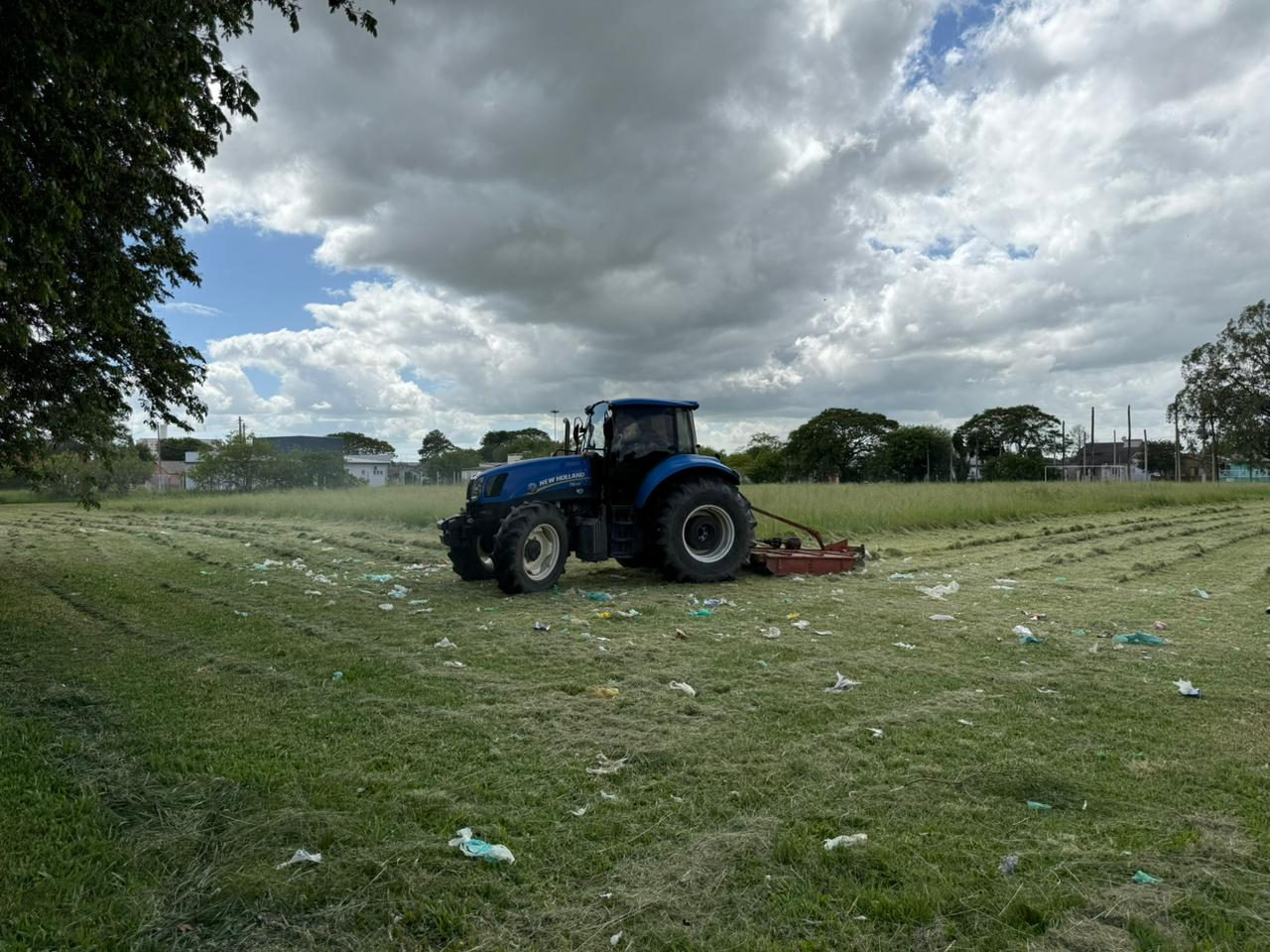 Prefeitura de Camaquã realiza mutirão de limpeza e revitalização na Praça da COHAB