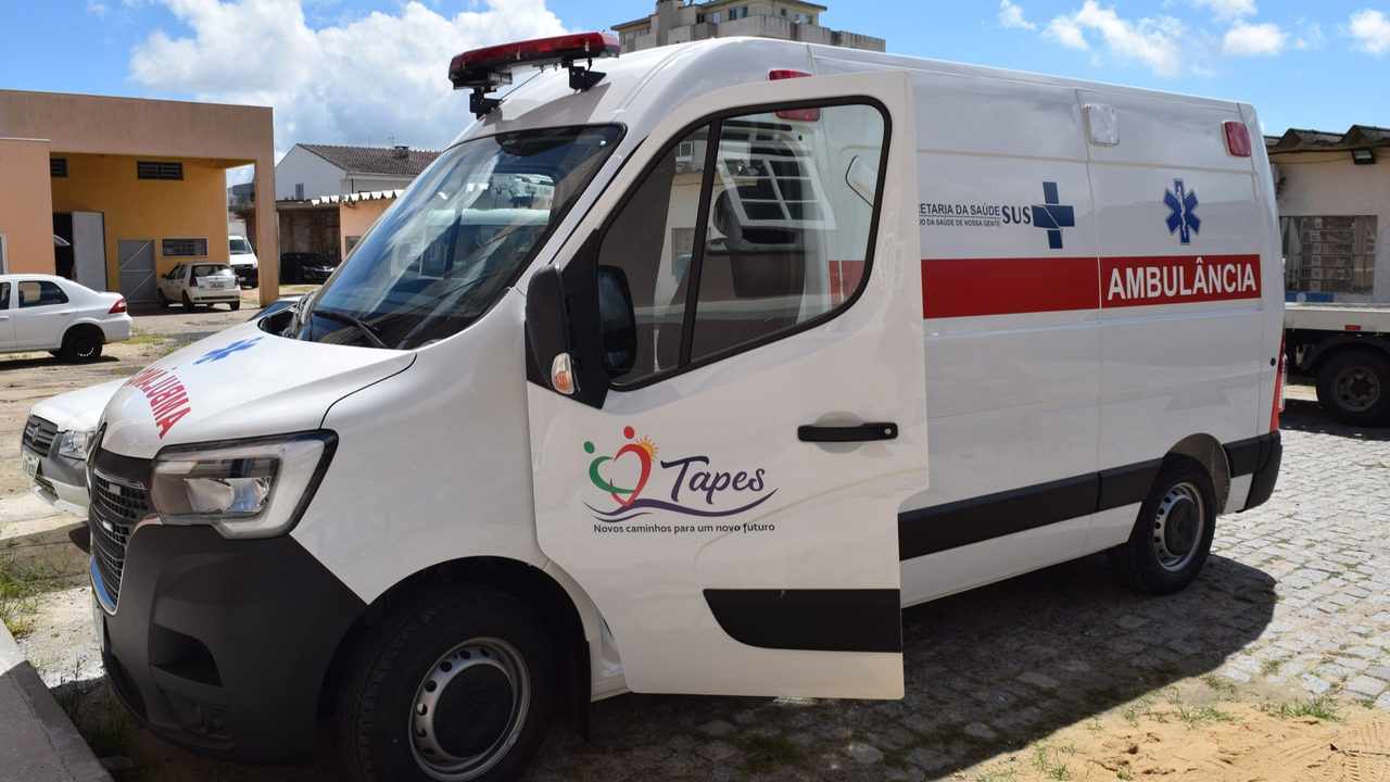 Prefeitura de Tapes recebe nova ambulância
