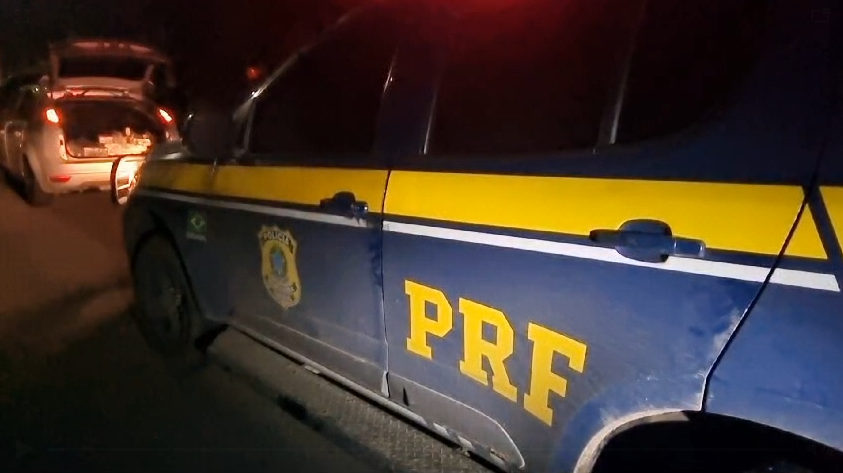 PRF apreende 87 kg de maconha e prende duas pessoas em Montenegro