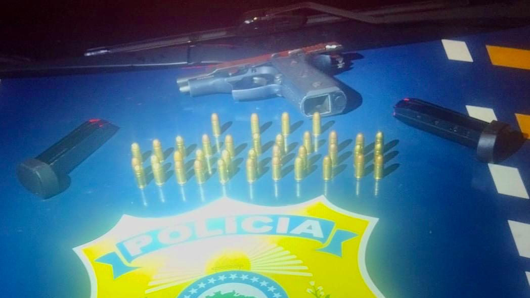 PRF prende ex-detento armado disfarçado de motoboy em Pelotas