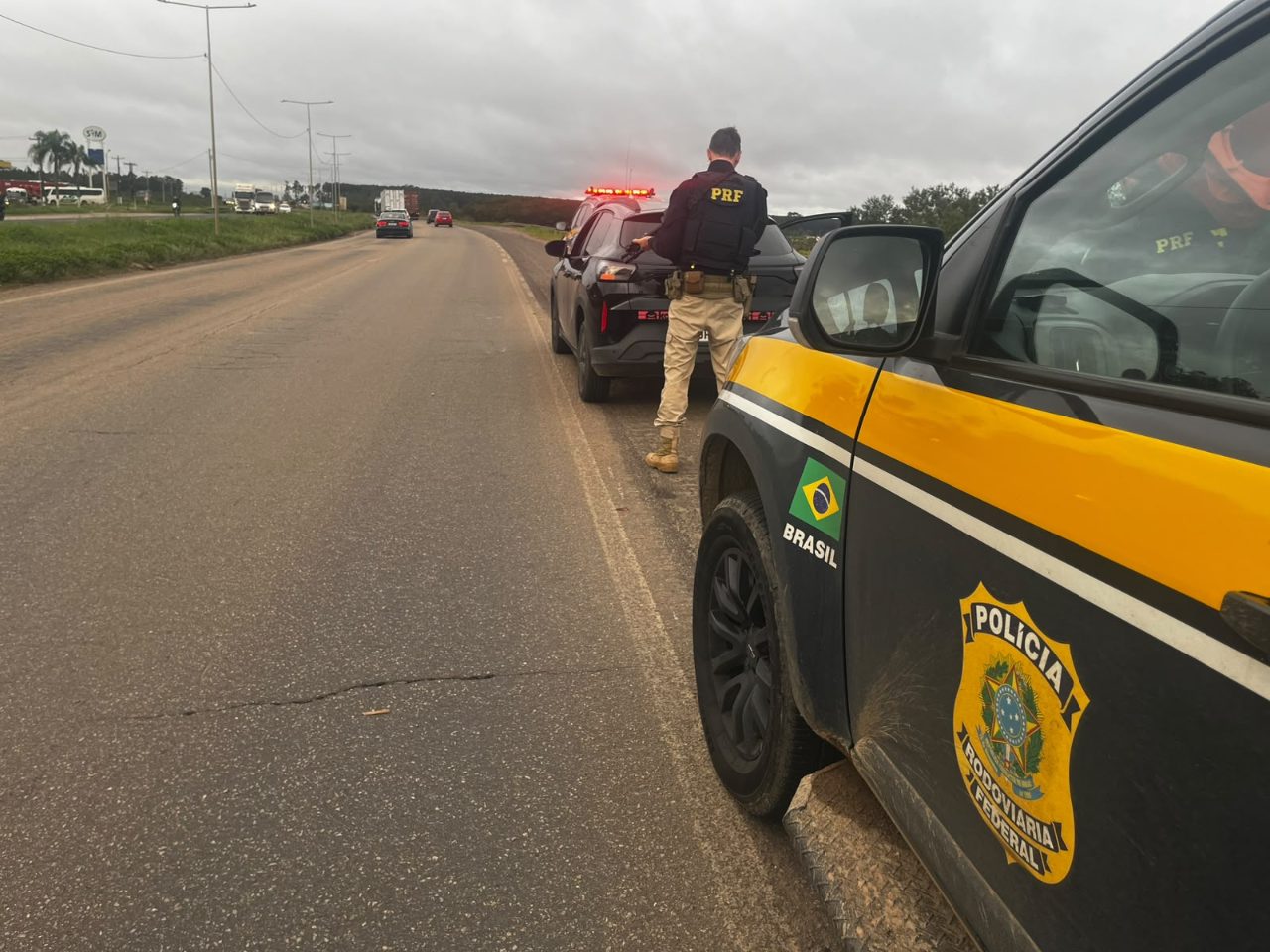 PRF prende motorista de aplicativo procurado por estupro de vulnerável na BR-116