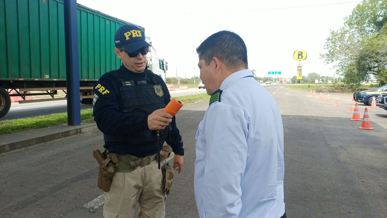 PRF realiza ações educativas na Semana Nacional de Trânsito em rodovias do RS