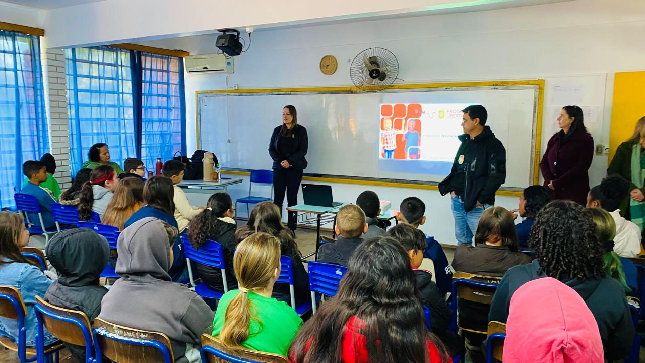 Programa Libertar da Polícia Civil encerra ações de maio conscientizando estudantes em São Lourenço do Sul