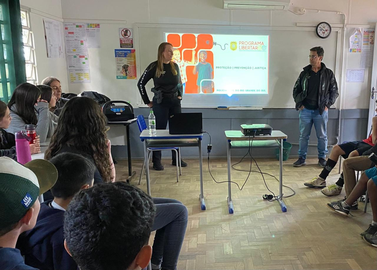 Programa Libertar: Polícia Civil orienta estudantes de São Lourenço do Sul contra crimes virtuais