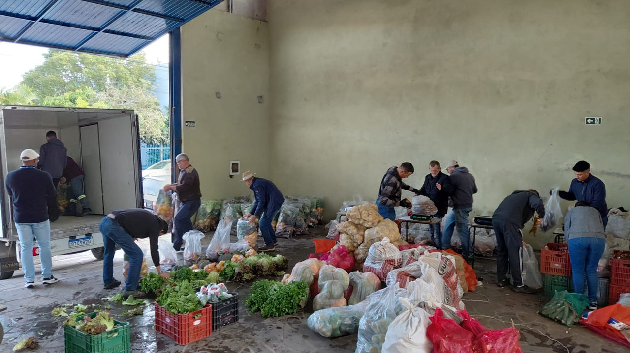 Programa PAA destina 250 cestas de hortifrúti para entidades assistenciais de Camaquã