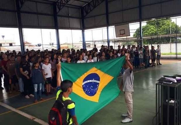 Projeto quer incluir hinos estadual e municipal na Hora Cívica de Camaquã
