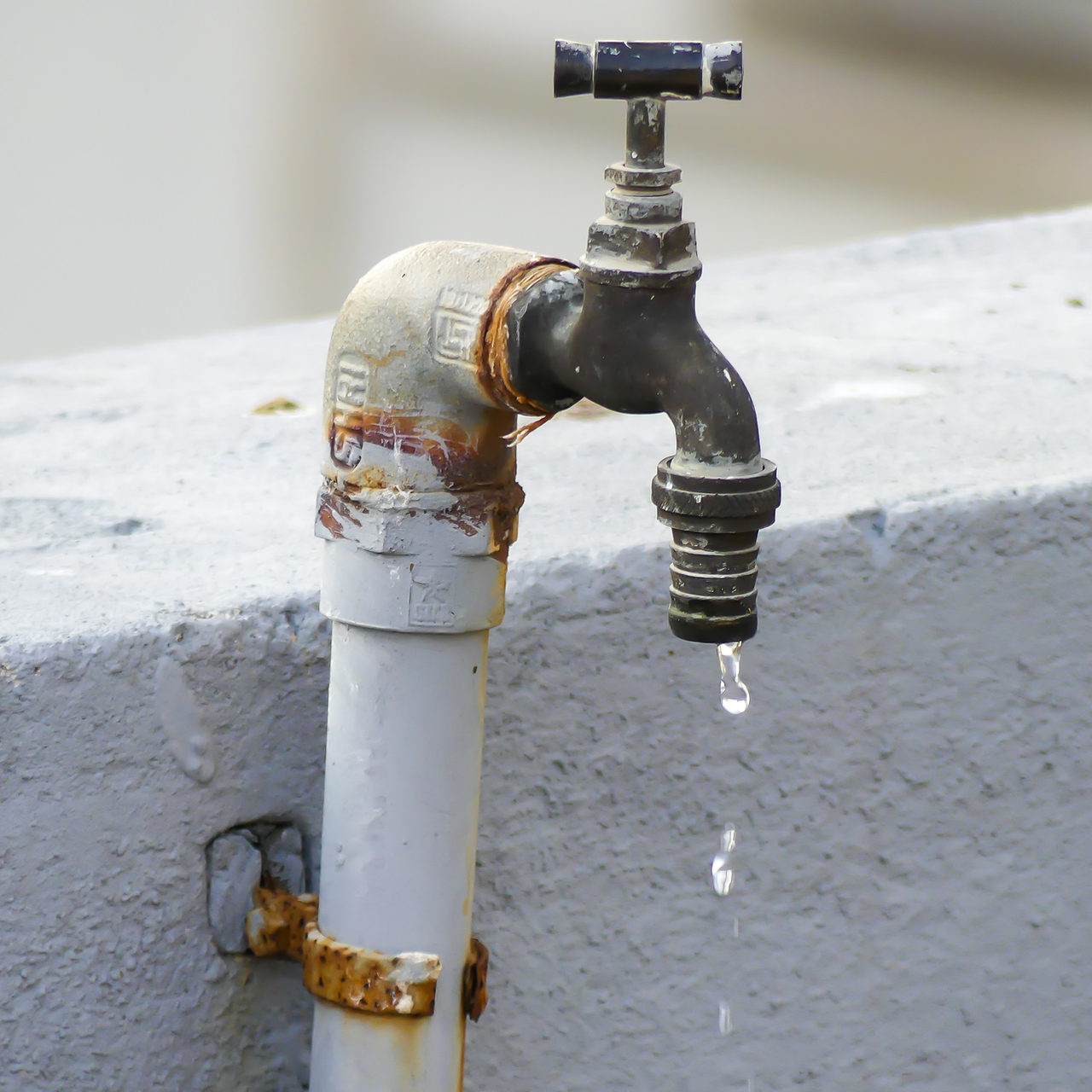 Projeto quer melhorar abastecimento de água e luz