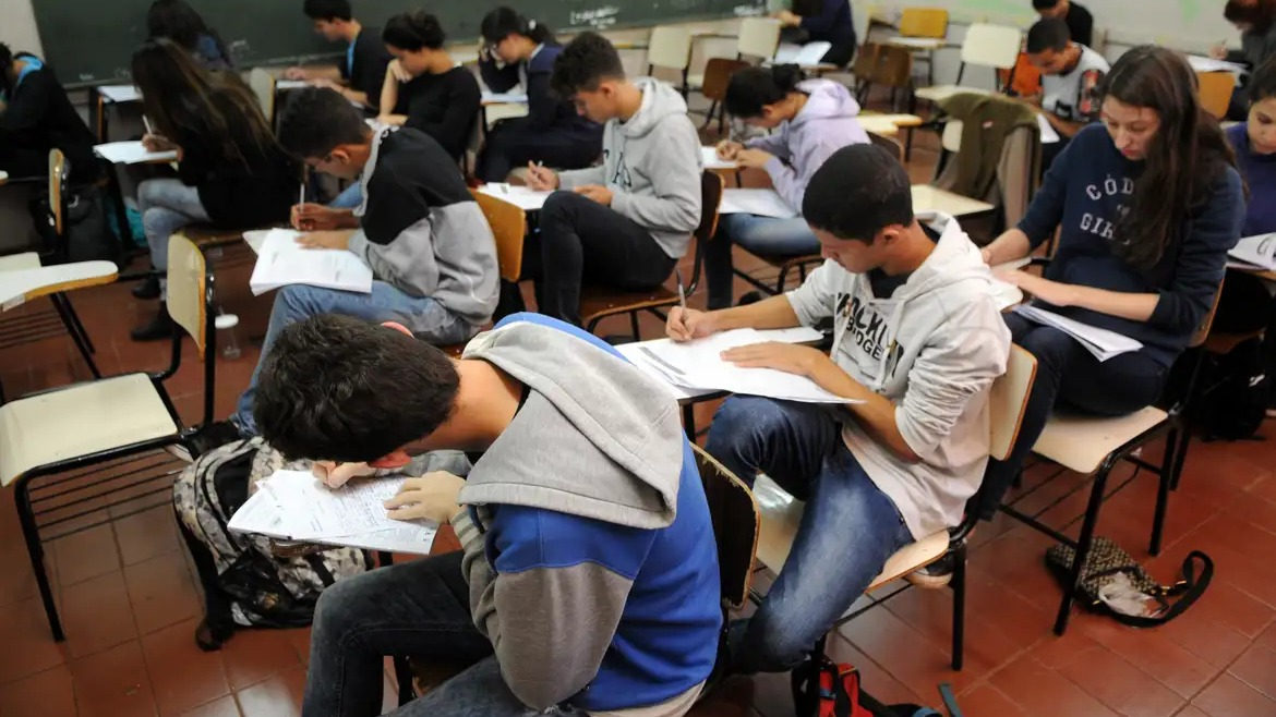 PÉ-DE-MEIA: estudantes nascidos entre julho e agosto recebem benefício nesta segunda-feira (1°)