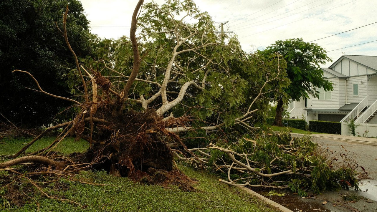 Rajadas passam de 100 km/h e tornado é confirmado no Sul do RS