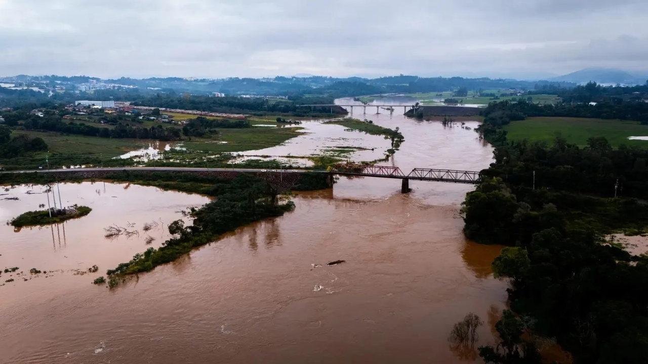 Rios Taquari e Caí sobem rápido e ameaçam nova enchente no RS