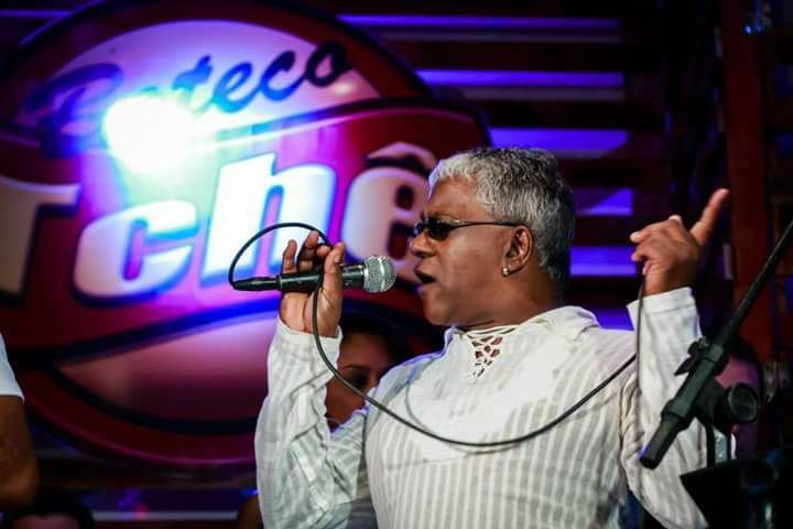 Ouça o ritmo dançante de Paulinho Falcetta