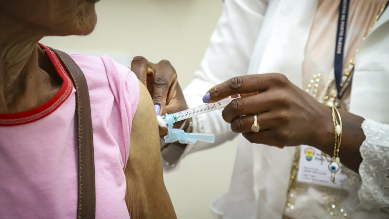 RS avança na vacinação da gripe no dia D e lidera ranking nacional da campanha