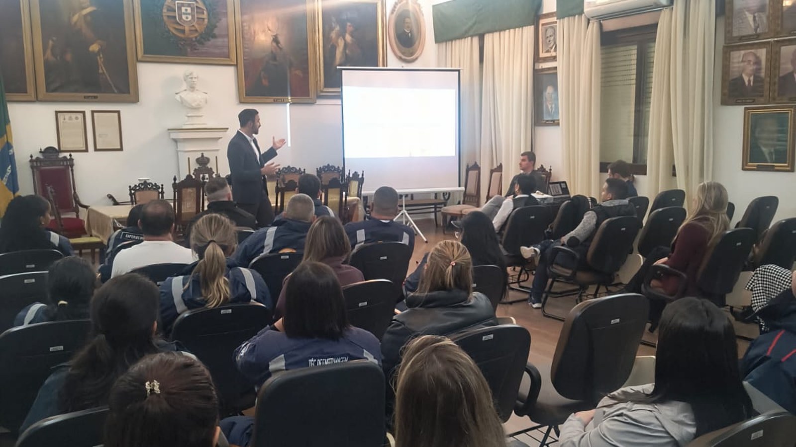 Equipe de enfermagem do Samu e do Pronto-Socorro em capacitação de hemodinâmica no Hospital Beneficência Portuguesa, em Pelotas