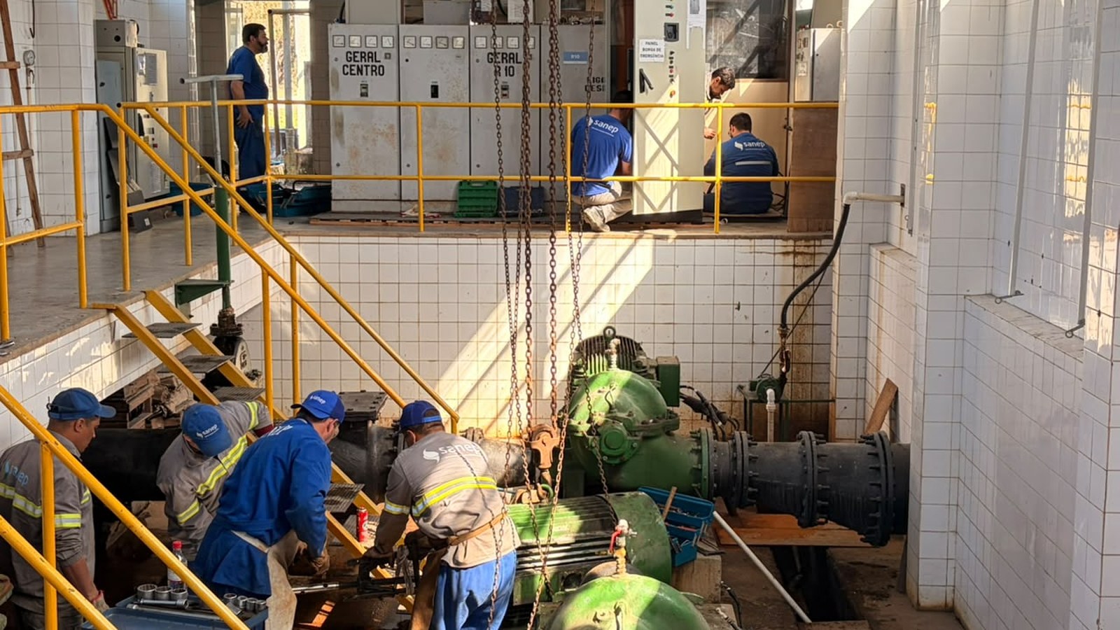 Equipe de Eletromecânica do Sanep realiza reparo em estação de tratamento de água em Pelotas