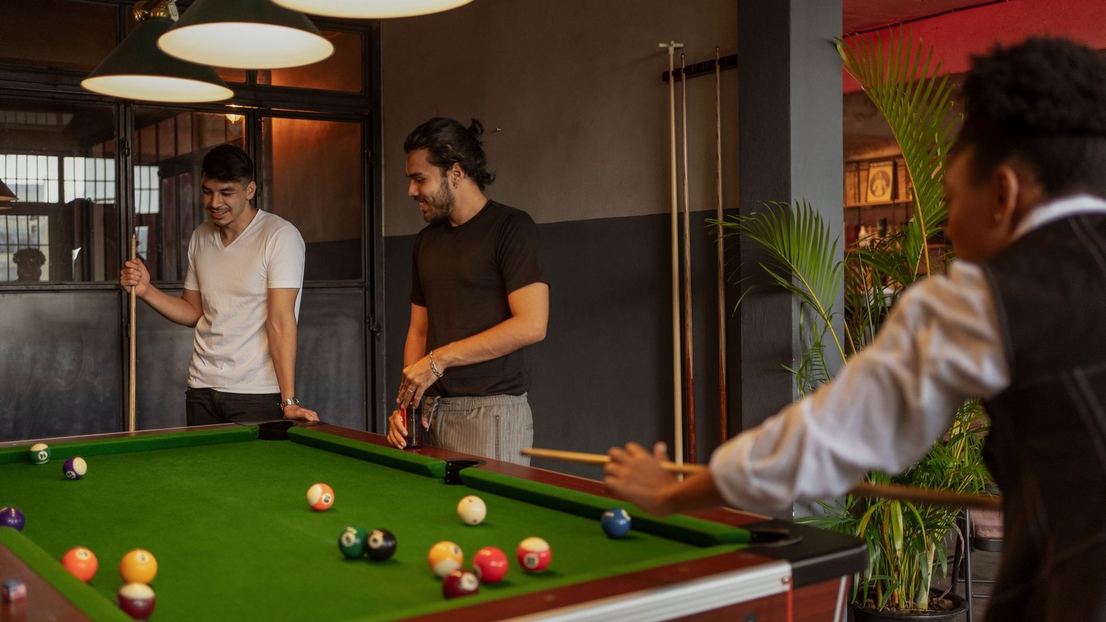 Mesa de sinuca em bar de Camaquã, palco do Campeonato Municipal de Snooker nesta fase decisiva