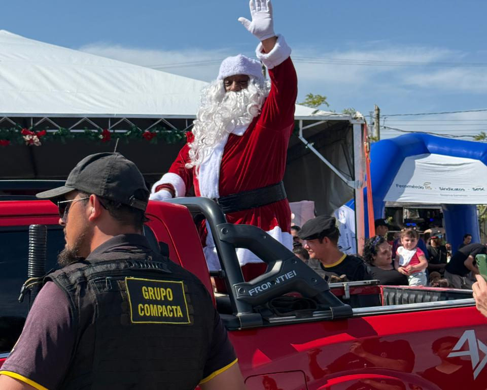 Tarde Encantada de Natal lota Prainha com Papai Noel e lanches gratuitos