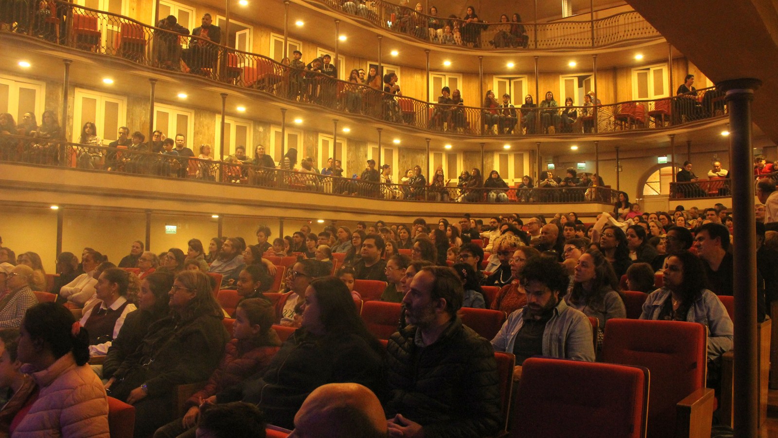 Palco do Theatro Sete de Abril, em Pelotas, que recebe três espetáculos nesta semana.
