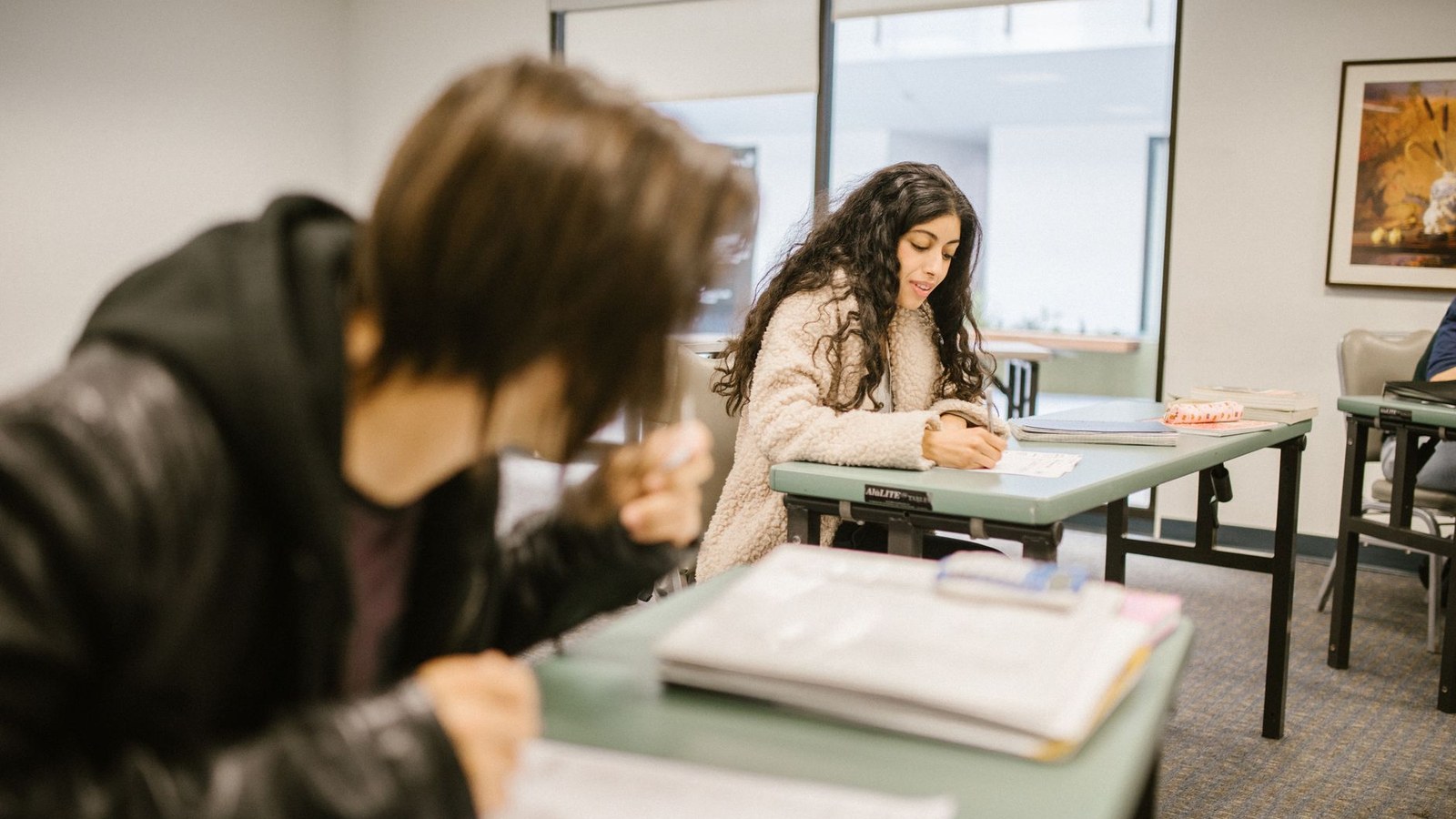 Estudante se prepara para o Vestibular UFRGS 2027, com provas marcadas para 28 e 29 de novembro