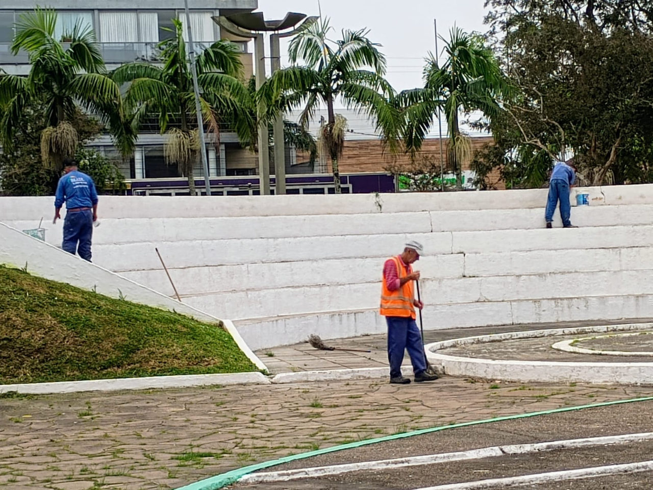Veja como a Praça Zeca Netto está ficando após o mutirão de revitalização