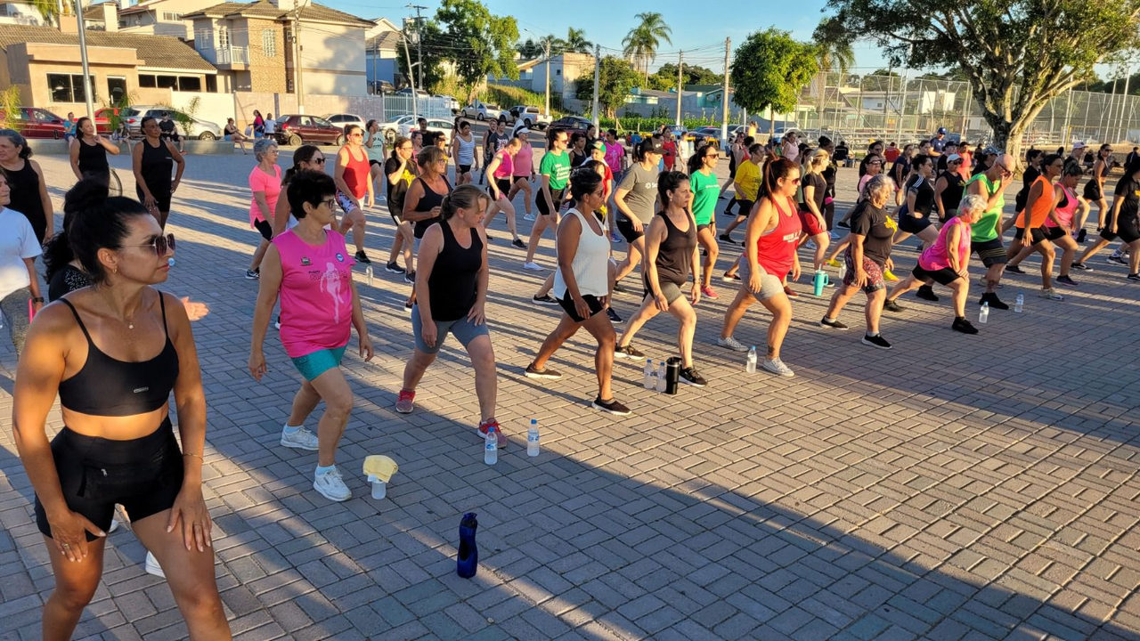 Verão Ativo Camaquã: música ao vivo e ginástica reúnem dezenas de pessoas na Prainha