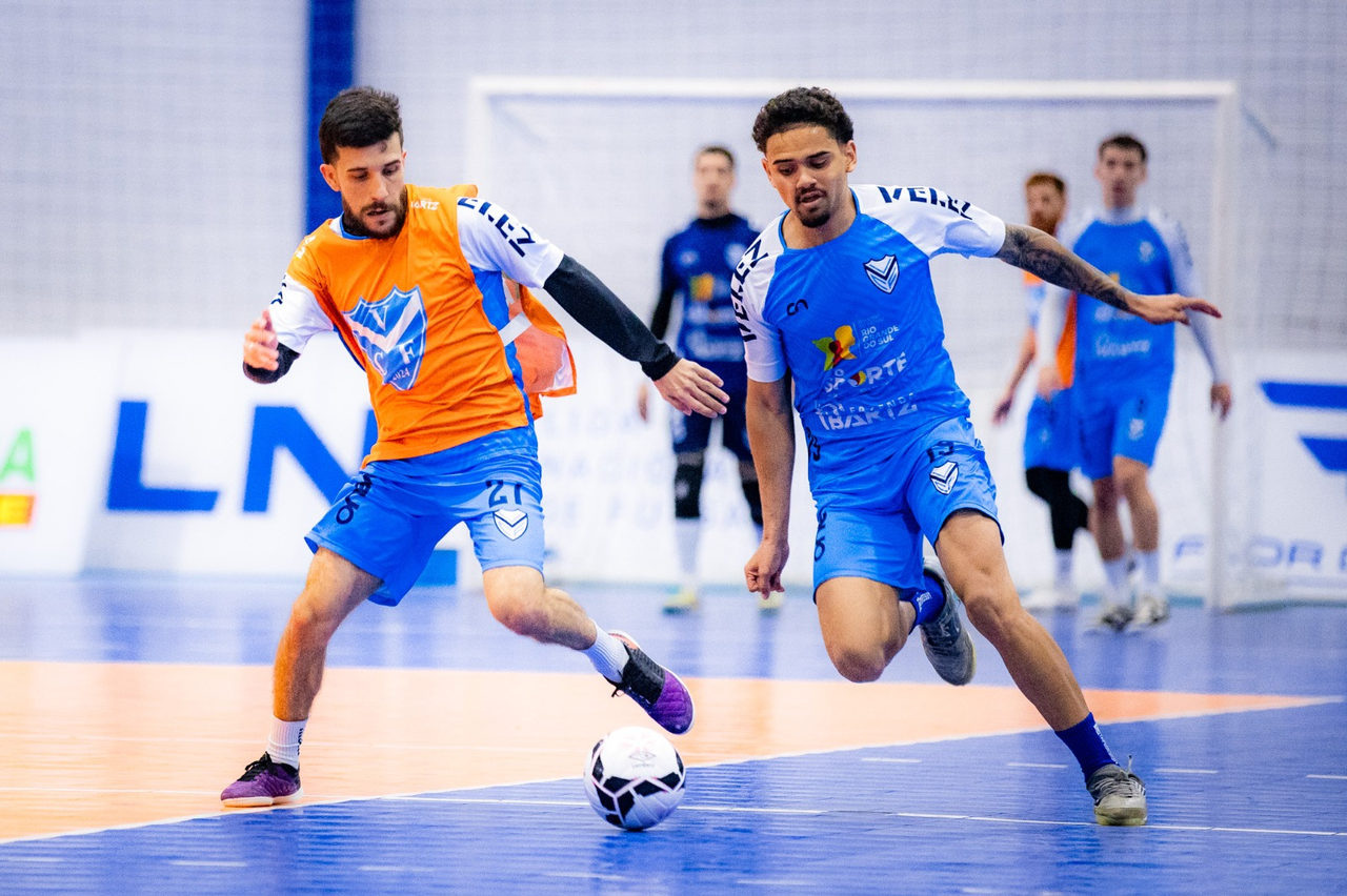 Vélez Camaquã defende liderança da LNF Silver em duelo contra o Blumenau no Wadislau Niemxeski