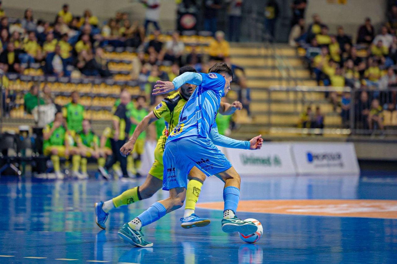 Vélez Camaquã encara o Jaraguá em duelo decisivo pelas quartas da Copa da LNF