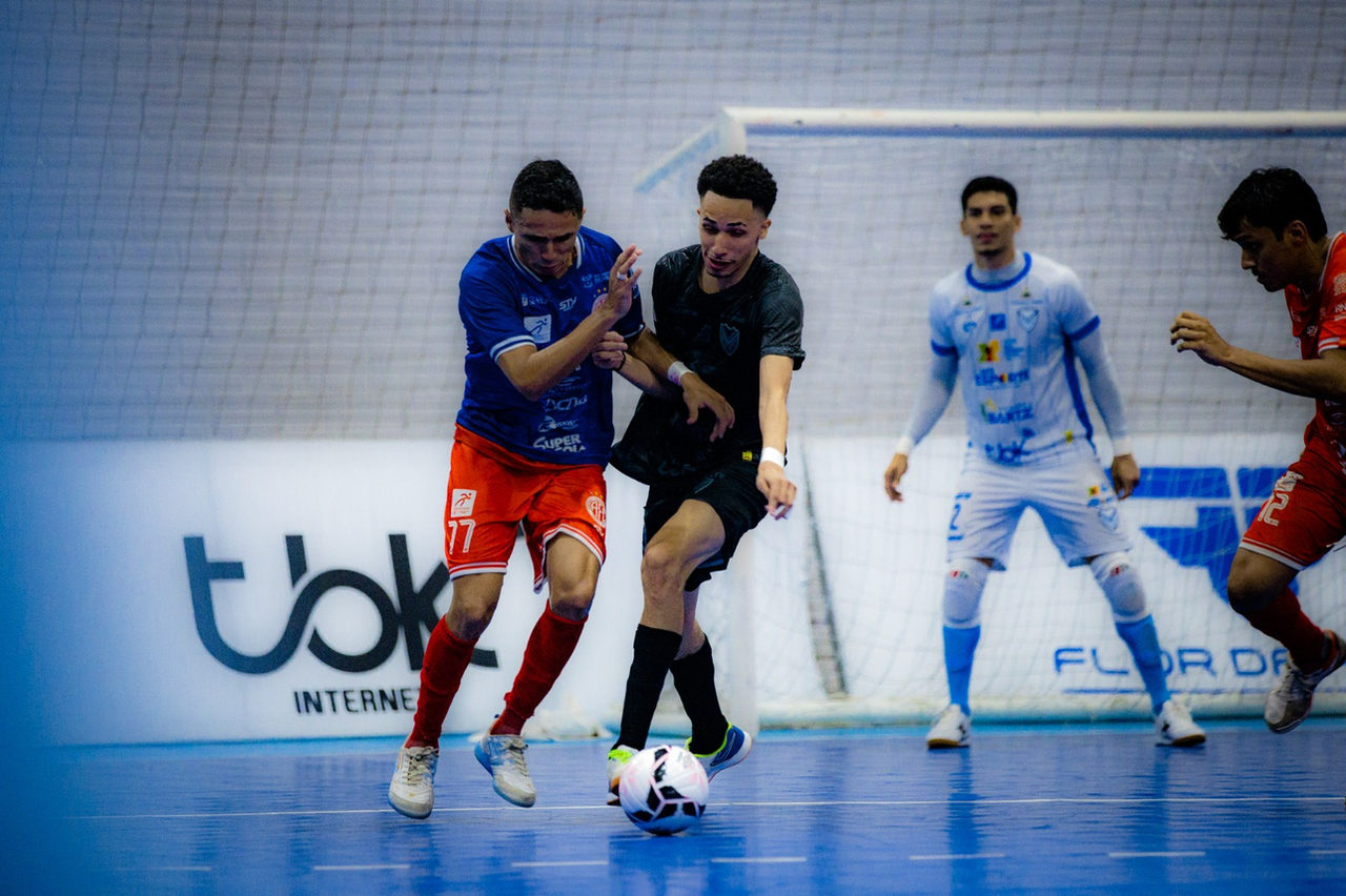 Vélez Camaquã vence América-RN por 3 a 0 e assume a liderança da LNF Silver