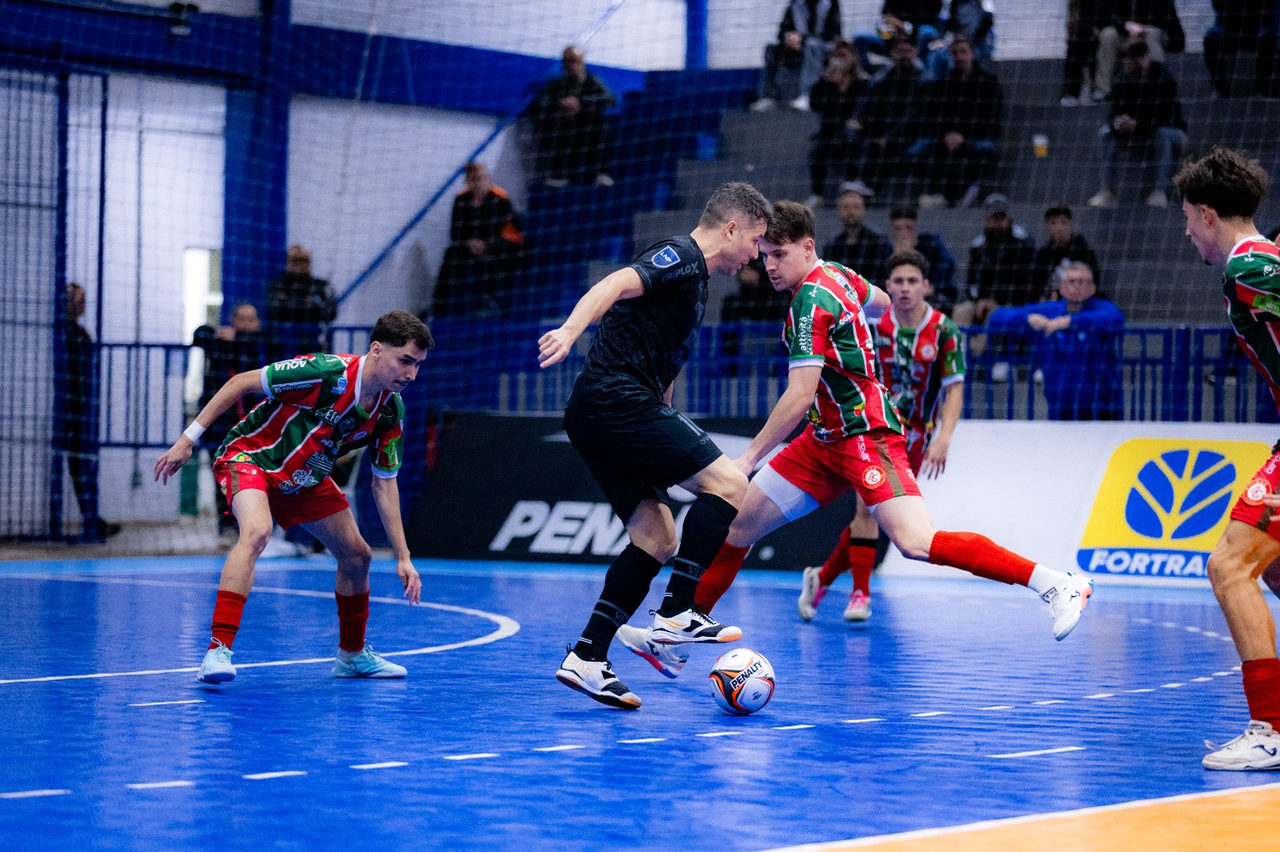 Vélez Camaquã é superado pela AGE na estreia do Gauchão Série A de Futsal