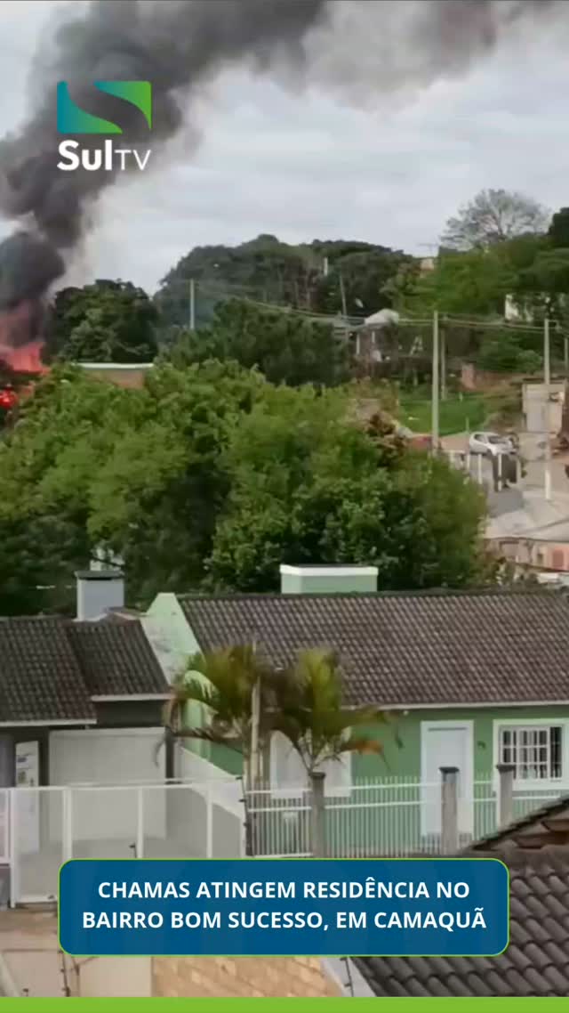 Um incêndio atingiu uma residência no bairro Bom Sucesso, em Camaquã, na manhã desta quarta-feira (21). Imagens registr…