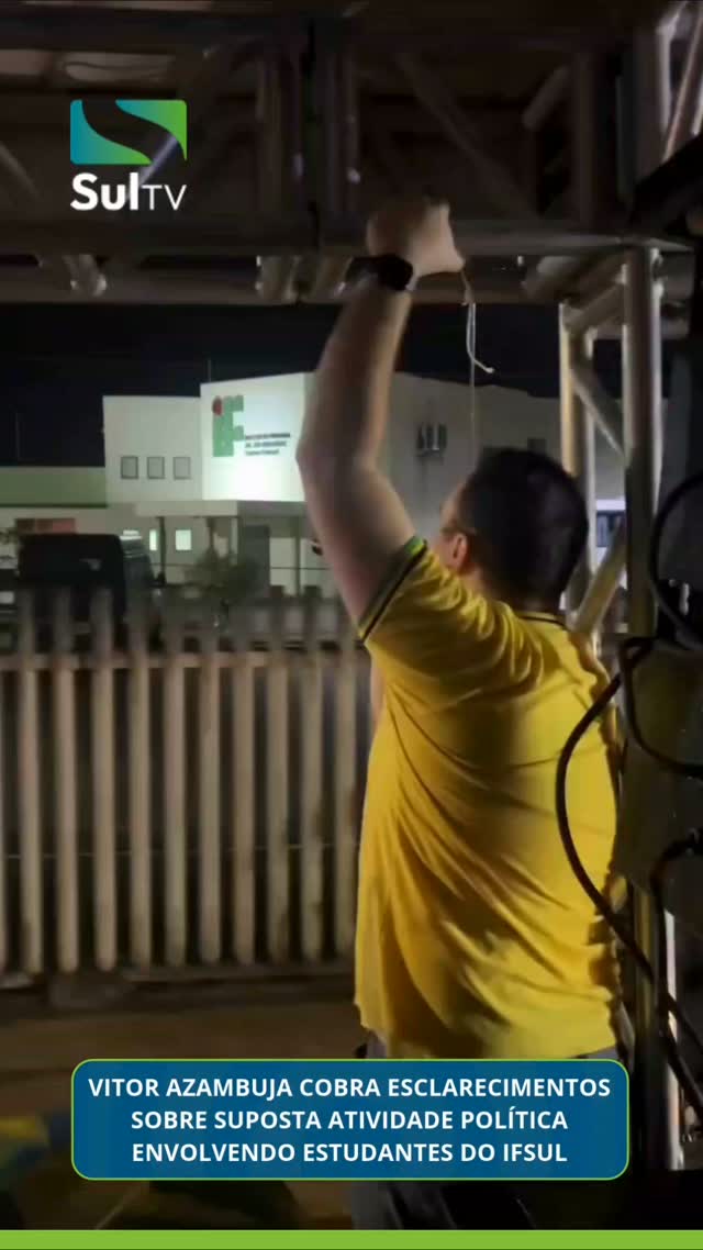 O político Vitor Azambuja, do Progressistas, esteve em frente ao IFSul Camaquã, na noite desta quinta-feira, para quest…