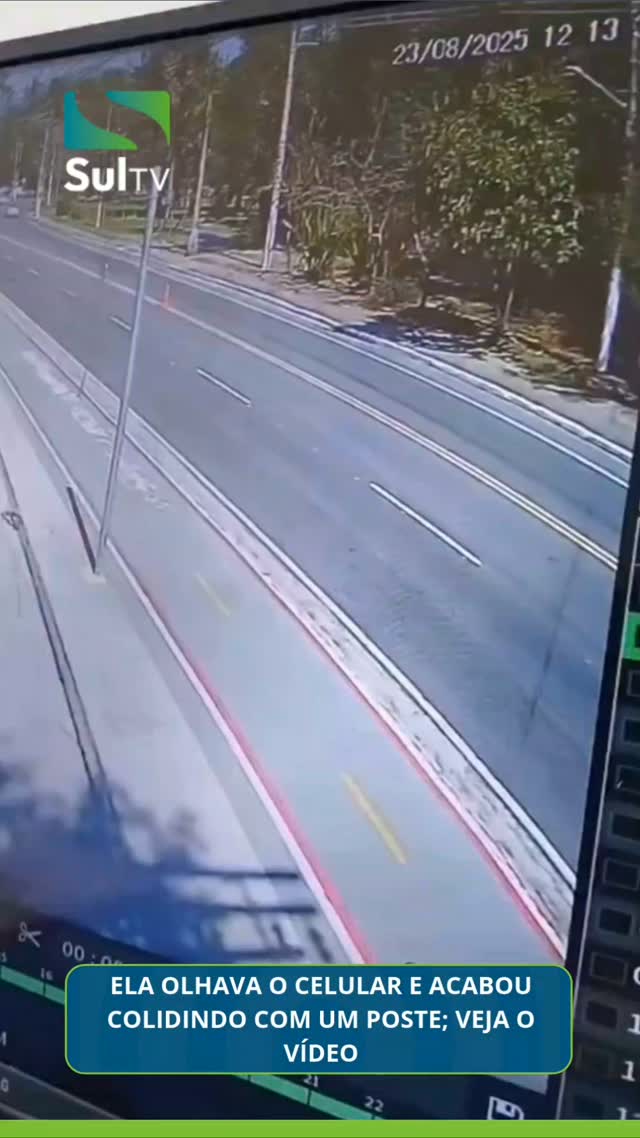 Uma jovem bateu em um poste enquanto andava de bicicleta no bairro Arrastão, em São Sebastião, no litoral de São Paulo.…