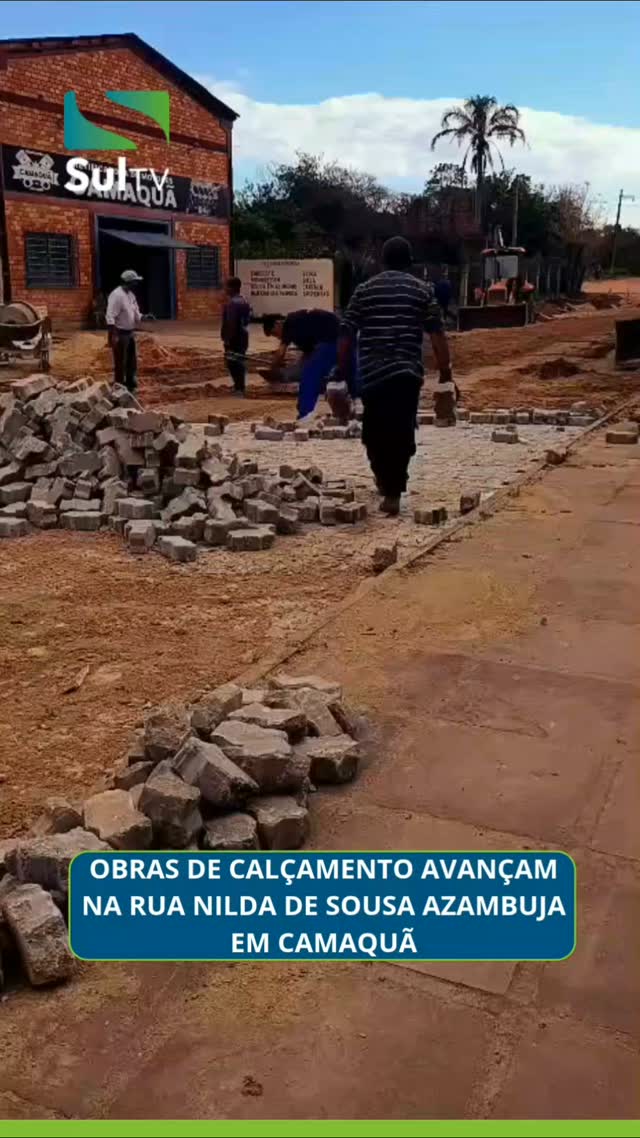 Mais uma via do bairro Olaria está recebendo melhorias! As obras de calçamento da Rua Nilda de Sousa Azambuja avançaram…